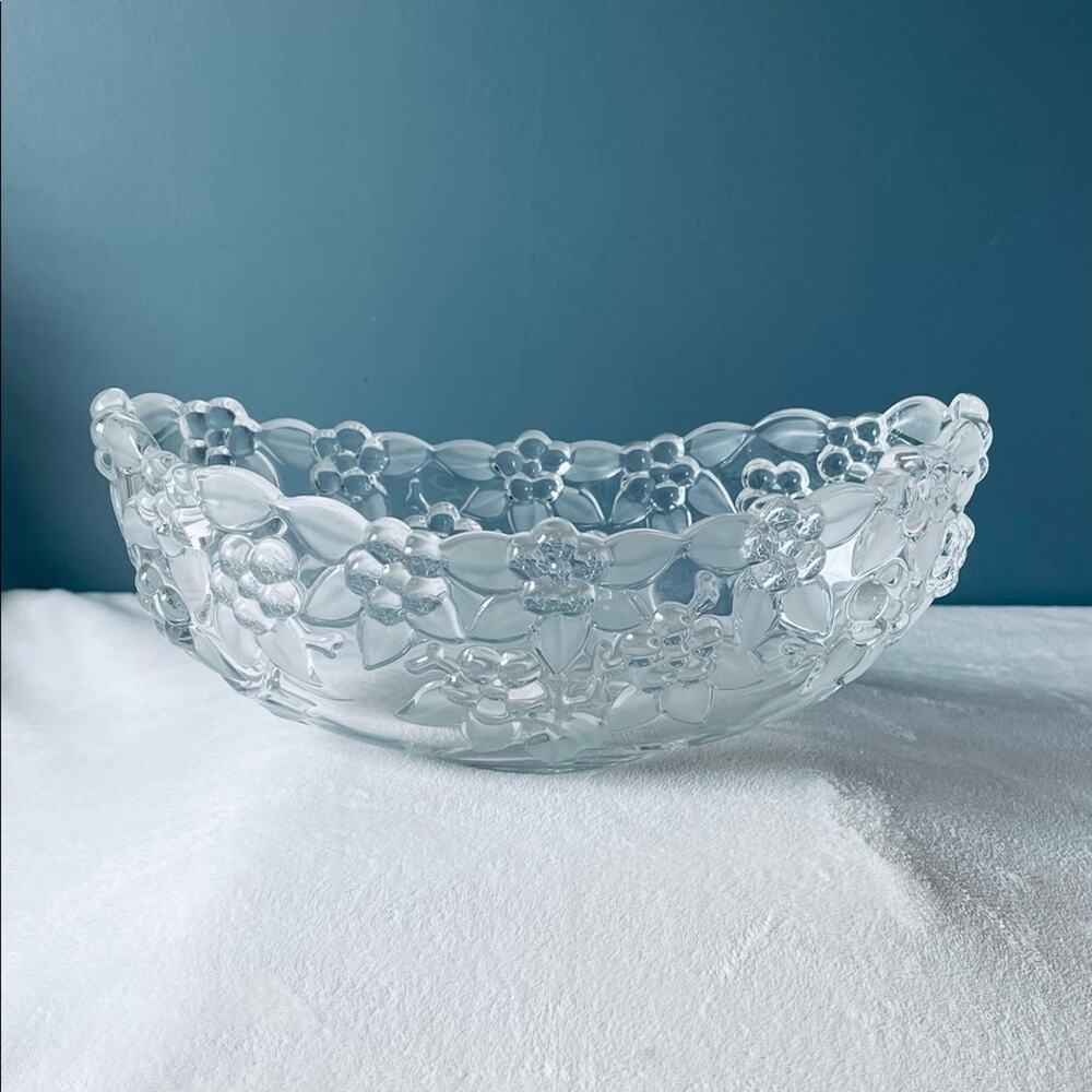 Vtg Mikasa Floral Crystal "Carmen" Boat Bowl Bread Fruit Flower Floral Motif